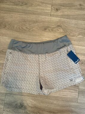Huk Women’s Light Gray Textured Performance Shorts with Dark Gray Waistband